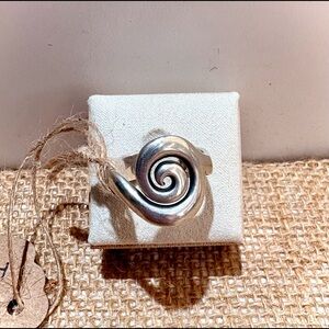 James Avery Retired Swirl Ring